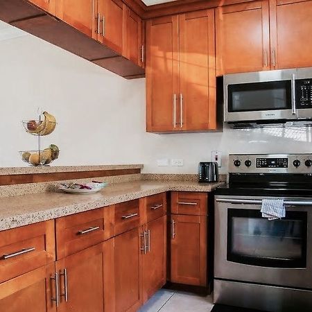 New Kingston Guest Apt At Sonoma Estate Buitenkant foto