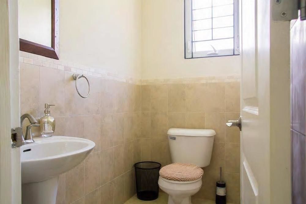 New Kingston Guest Apt At Sonoma Estate Buitenkant foto