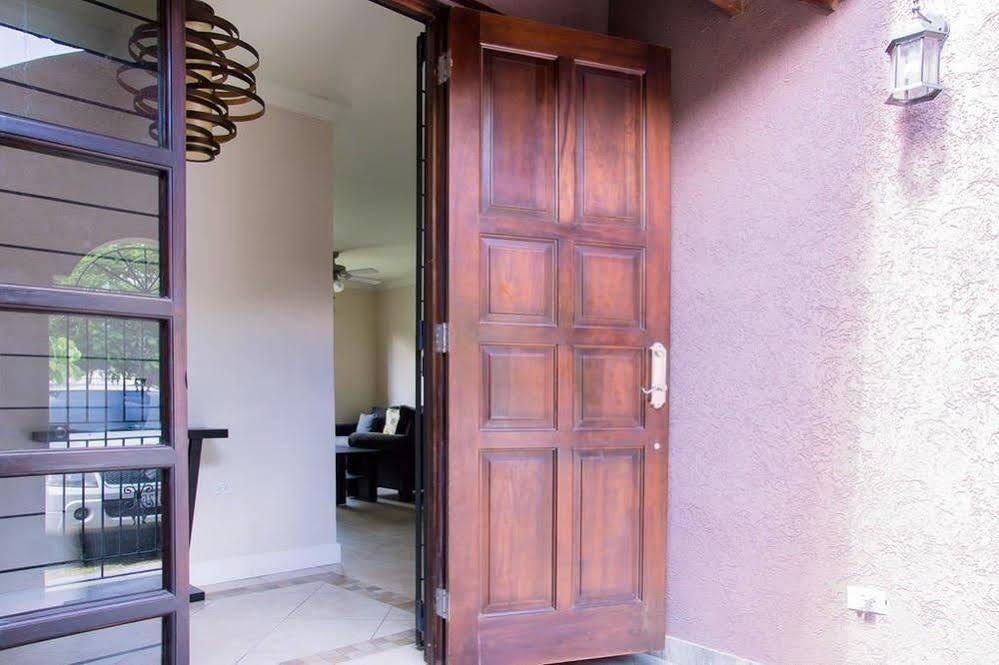 New Kingston Guest Apt At Sonoma Estate Buitenkant foto